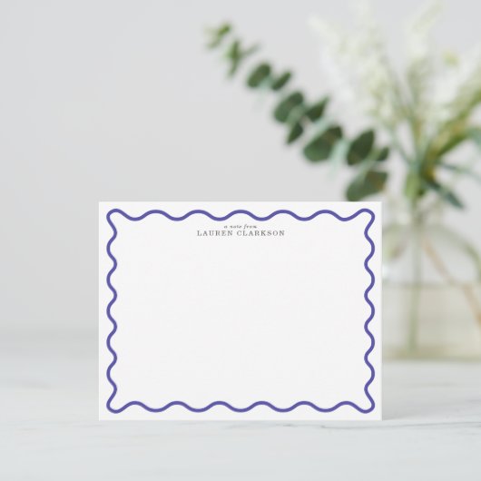 Periwinkle Blue Modern Wavy Border Note card 招待状 (スタンド正面)