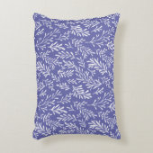 Periwinkle Whimsical Foliage Pattern アクセントクッション (正面(垂直))