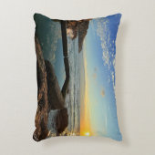 Perranporth Beach Pool at Sunset アクセントクッション (正面(垂直))