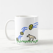 Perro sigue la trayectoria de una pelota コーヒーマグカップ (左)