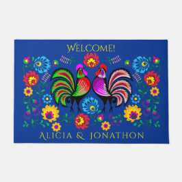 Persoalizedのカラフルな民芸のオンドリおよび花 ドアマット