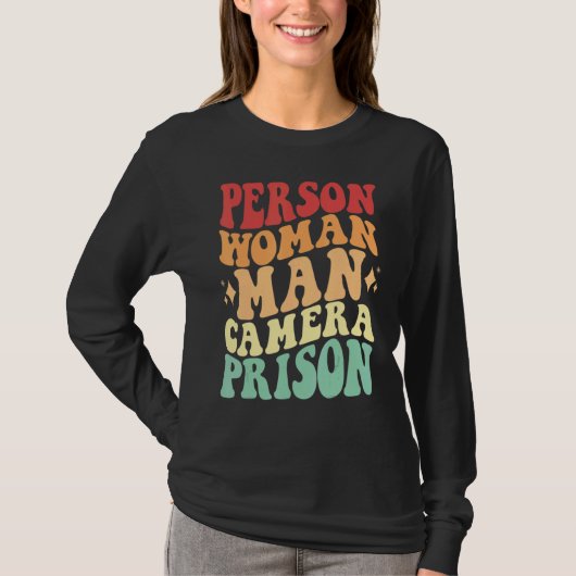Person Woman Man Camera Prison Funny Saying Tシャツ (正面)