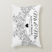 personalisedエレガントで華美な結婚式の氏および夫人 アクセントクッション (正面(垂直))