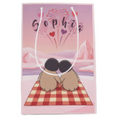 Personalised Cute Penguin Valentine Picnic ミディアムペーパーバッグ (正面)