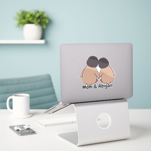 Personalised Mom & Daughter Cute Penguin Sticker シール (デスク上のノートパソコン)