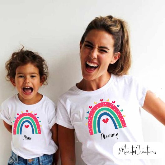 Personalised rainbow t-shirt with the phrase mommy tシャツ