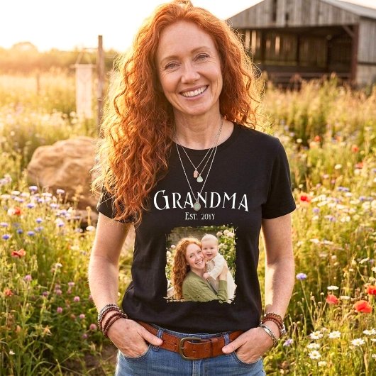Personalize Name New Grandma Est Year Photo Tシャツ