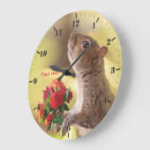 Personalize Squirrel with roses for You ラージ壁時計 (傾斜)