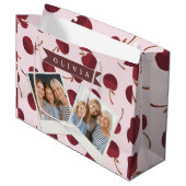 Personalized Aesthetic Cherry Pattern Name Gift ラージペーパーバッグ (正面アングル)