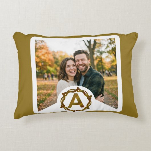 Personalized Artisan Monogram A | Wood Frame アクセントクッション (正面)