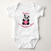 Personalized Baby’s First Valentine’s Day Panda ベビーボディスーツ (正面)