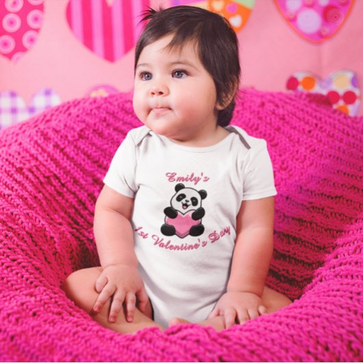 Personalized Baby’s First Valentine’s Day Panda ベビーボディスーツ