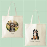 Personalized Bernedoodle Dog Mom Custom Photo トートバッグ<br><div class="desc">Show off your furry best friend with this stylish tote bag featuring a charming hand-drawn Bernedoodle illustration. The front side shares your pride with "I love my Bernedoodle, " while the back is fully customizable with your pet's own photo and name. This personalized Bernedoodle gift is a must-have for every...</div>