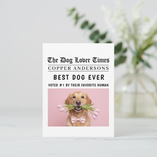 Personalized “Best Dog Ever” Dog Newspaper ポストカード (スタンド正面)