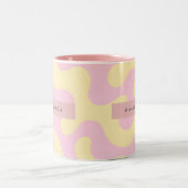 Personalized Blush Pink and Pastel Yellow Abstract ツートーンマグカップ (中央)