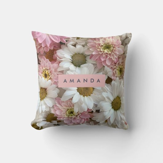 Personalized Blush Pink and White Daisy Flower クッション (正面)