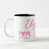 Personalized Bold  Name Est New Mom Pink Script  ツートーンマグカップ (左)