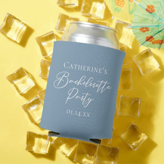 Personalized Chic Dusty Blue Bachelorette Party 缶クーラー (インサイチュ 夏)