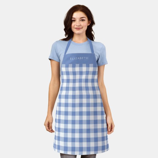 Personalized Cornflower Blue Gingham Check Pattern エプロン (着用した状態)