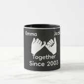 Personalized couple with custom names and year マグカップ (中央)