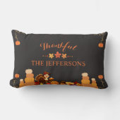 Personalized Cozy Autumn with Family Name ランバークッション (正面)