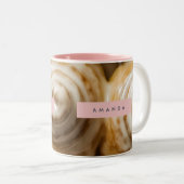 Personalized Cozy Cinnamon Roll Swirl  ツートーンマグカップ (正面右)
