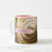 Personalized Cozy Cinnamon Roll Swirl  ツートーンマグカップ (正面左)