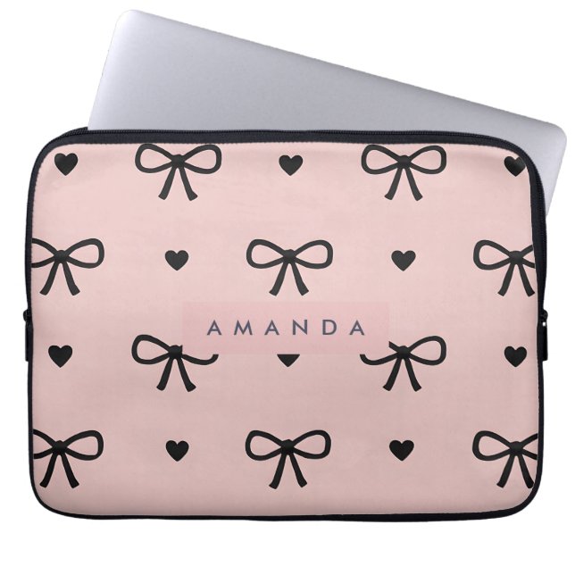 Personalized Cute Chic Pink Bow & Heart Pattern ラップトップスリーブ (正面)