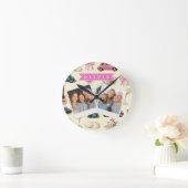 Personalized Cute Coquette Pink Cocktail Ribbon ラウンド壁時計 (ホーム)