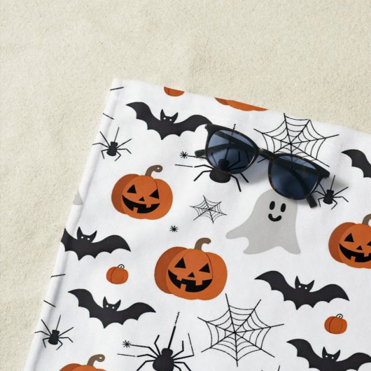 Personalized Cute Halloween ビーチタオル (インサイチュ)