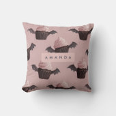 Personalized Cute Halloween Spooky Bat Cupcake クッション (正面)