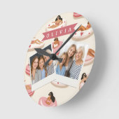 Personalized Cute Pink Pool Float Summer Aesthetic ラウンド壁時計 (傾斜)