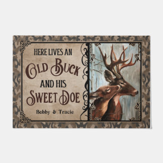 Personalized Deer Here Lives Old Buck Sweet Doe ドアマット