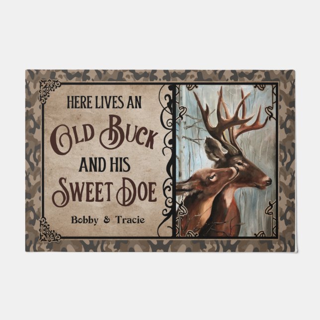 Personalized Deer Here Lives Old Buck Sweet Doe  ドアマット (正面)