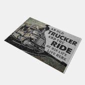 Personalized Doormat An Old Trucker Lives Here ドアマット (アングル)