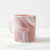 Personalized Elegant Blush Pink Satin Design ツートーンマグカップ (正面左)