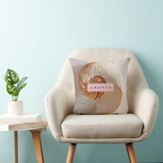 Personalized Elegant Seashell Spiral Coastal クッション (椅子)