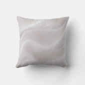 Personalized Elegant Shimmer White Satin クッション (裏面)