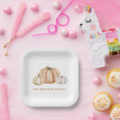 Personalized Family Name Thankful Neutral Pumpkin ペーパープレート (パーティー)