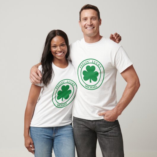 Personalized Feelin' Lucky Shamrock Tシャツ (ユニセックス)