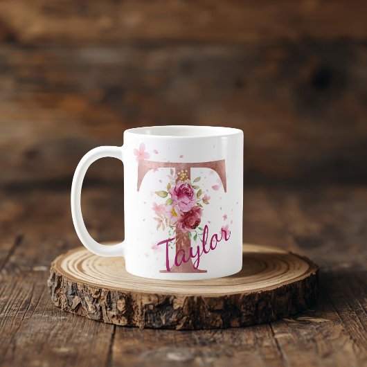 Personalized Floral Initial Mug – Letter T コーヒーマグカップ