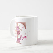 Personalized Floral Initial Mug – Letter T コーヒーマグカップ (正面左)