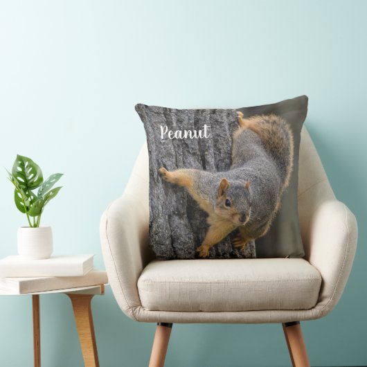 Personalized Fox Squirrel on a Tree クッション (椅子)