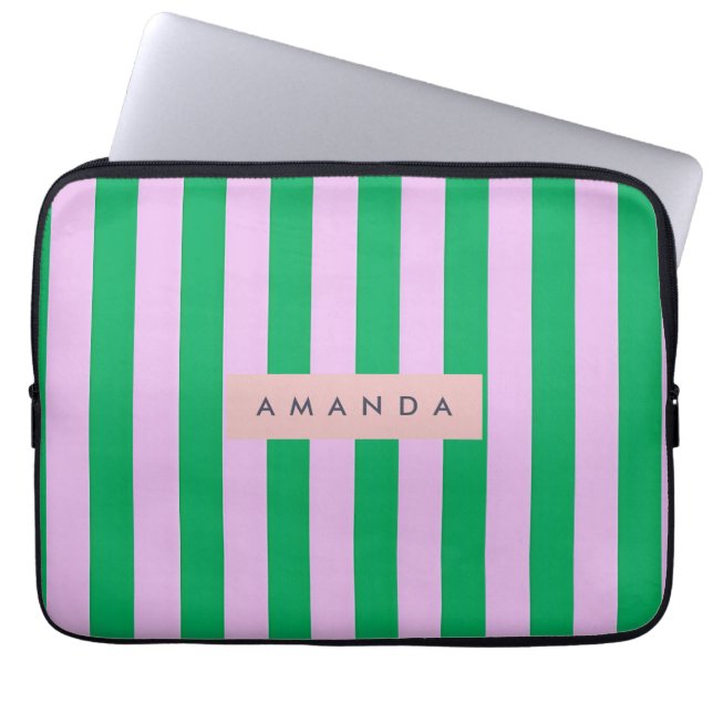 Personalized Fresh Green and Pink Striped Retro ラップトップスリーブ (正面)