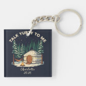 Personalized Glamping Yurt Adventure Retro Camping キーホルダー (裏面)
