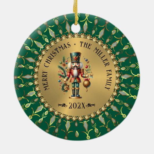 Personalized Gold Green Christmas Nutcracker セラミックオーナメント (裏面)
