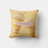 Personalized Golden Caramel Swirl Milkshake クッション (正面)