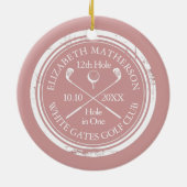 Personalized Golf Hole in One Keepsake Pink セラミックオーナメント (裏面)
