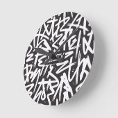 Personalized Graffiti Name Pattern — Custom Urban ラウンド壁時計 (傾斜)