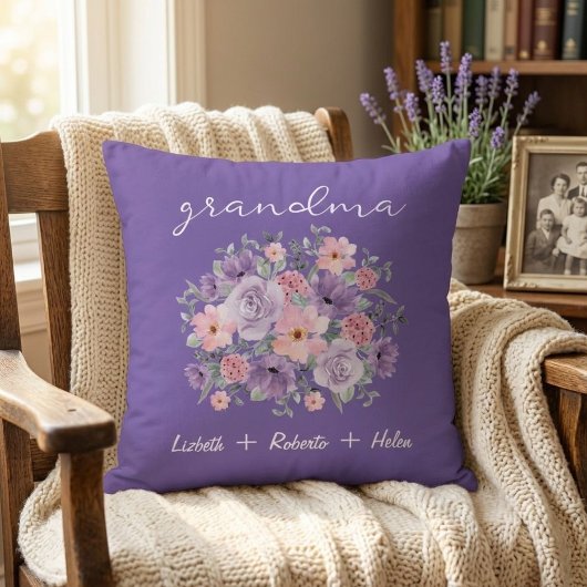 Personalized Grandma Pillow with Rose Bouquet クッション
